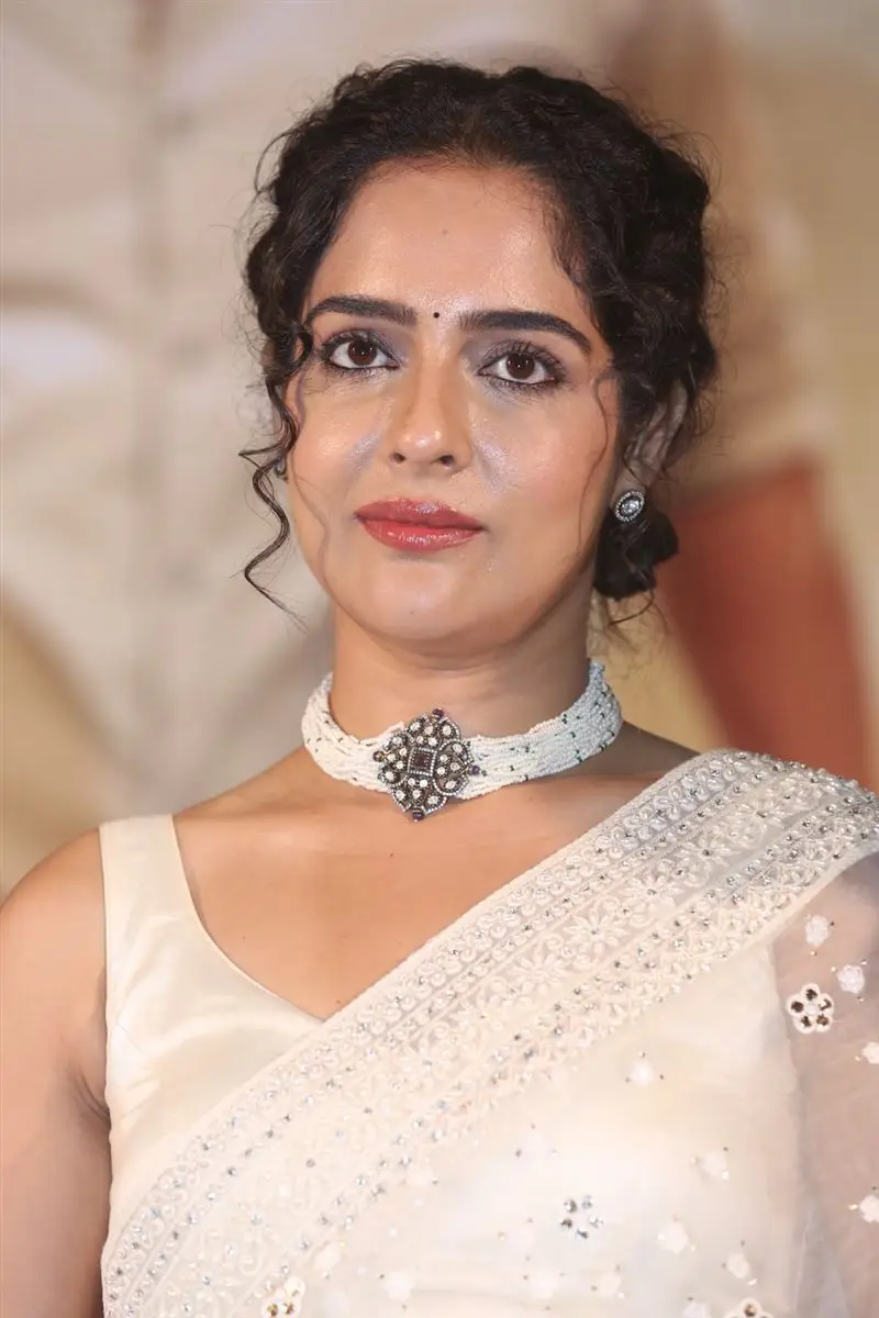 Malvi Malhotra In White Saree at Tiragabadara Saami Movie Press Meet